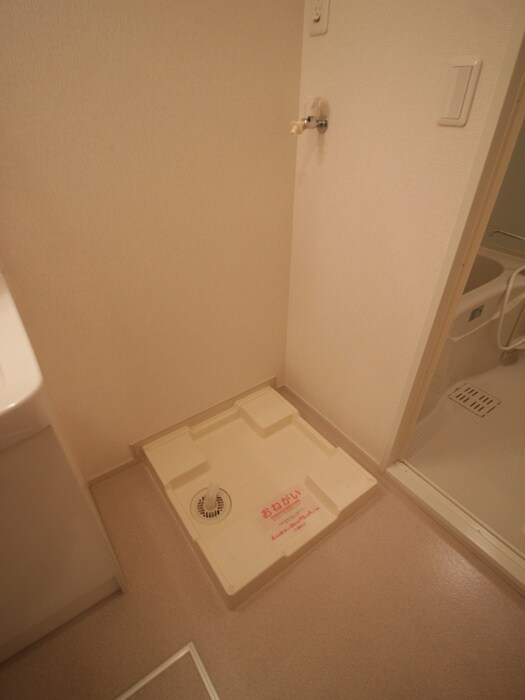 物件内観写真18　(洗濯機置場)