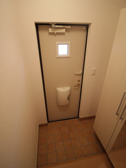 物件内観写真19　(玄関)