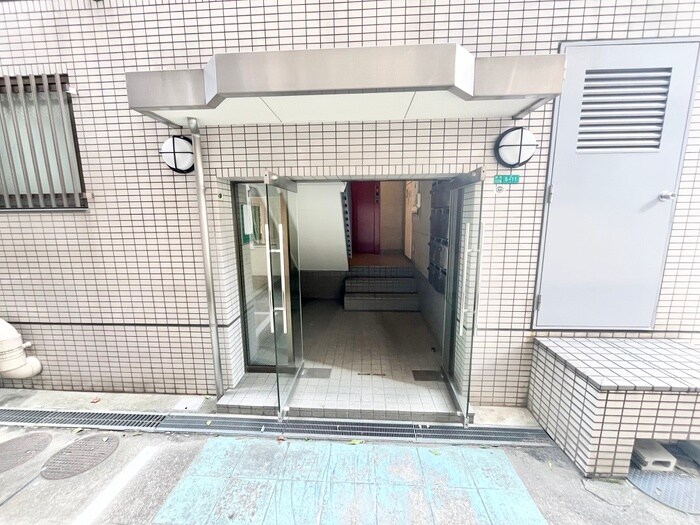 物件外観写真4　(エントランス部分)