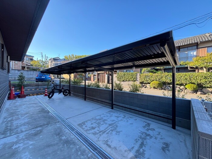 物件外観写真2　(駐輪場)