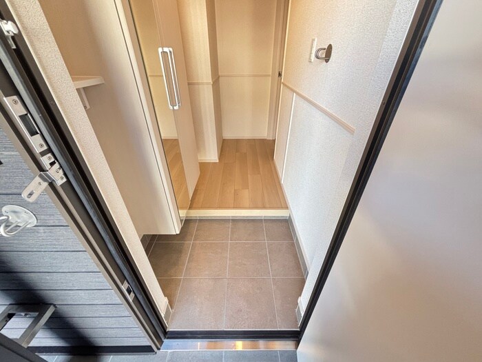 物件内観写真14　(玄関)