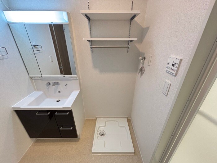 物件内観写真18　(洗濯機置場)