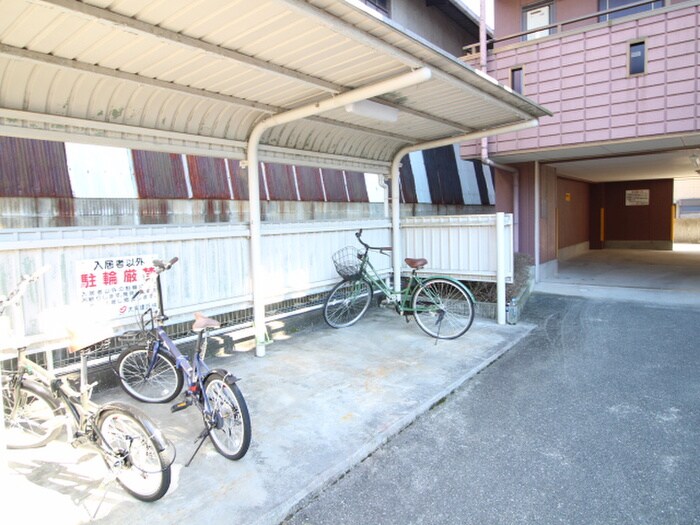 物件外観写真2　(駐輪場)