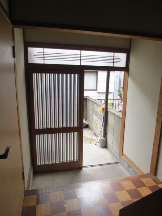 物件内観写真13　(玄関)