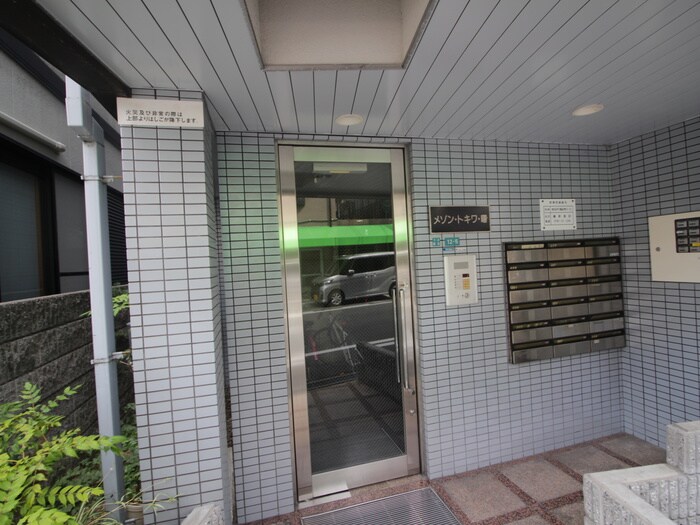 物件外観写真4　(エントランス部分)