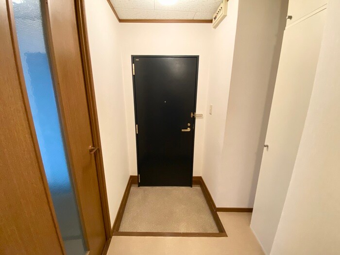 物件内観写真11　(玄関)