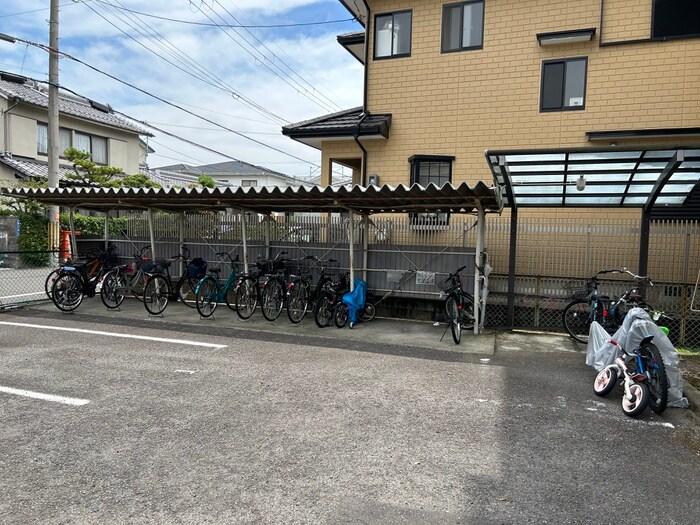 物件外観写真3　(駐輪場)
