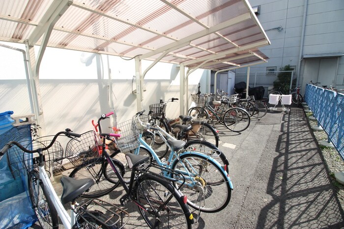 物件外観写真4　(駐輪場)