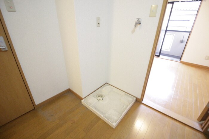 物件内観写真13　(洗濯機置場)