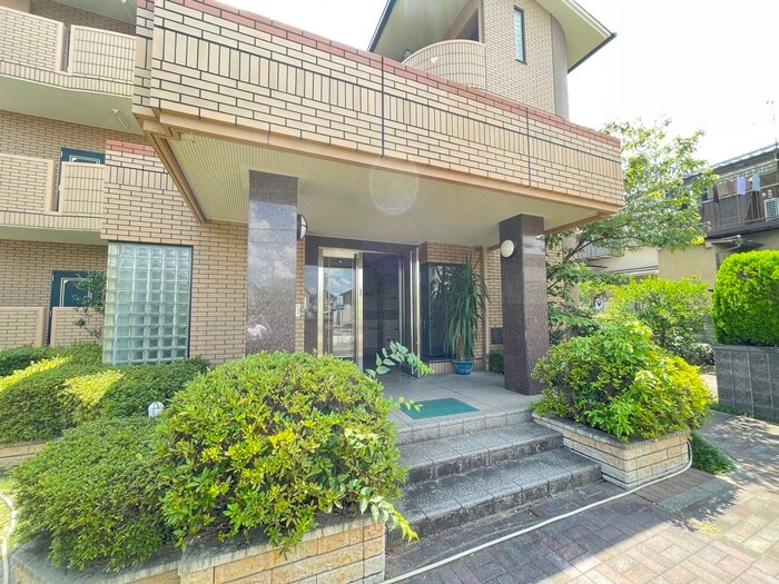 物件外観写真5　(エントランス部分)