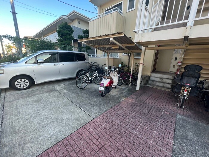 物件外観写真4　(駐輪場)