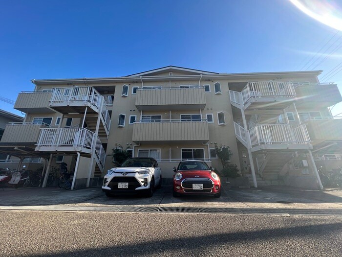 物件外観写真6　(駐車場)