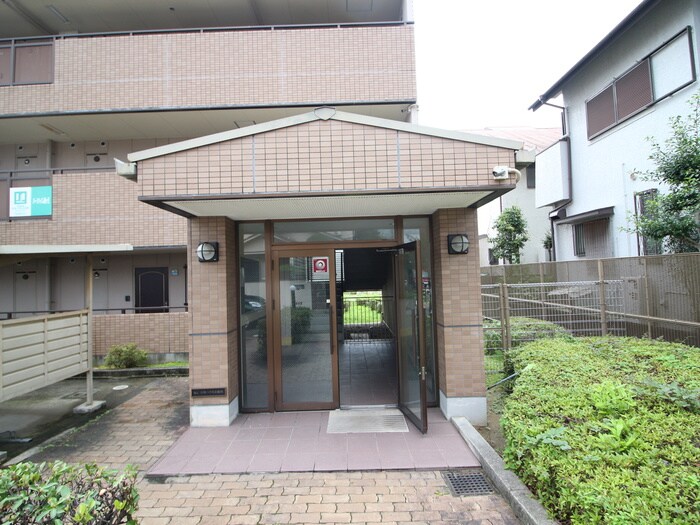 物件外観写真4　(エントランス部分)