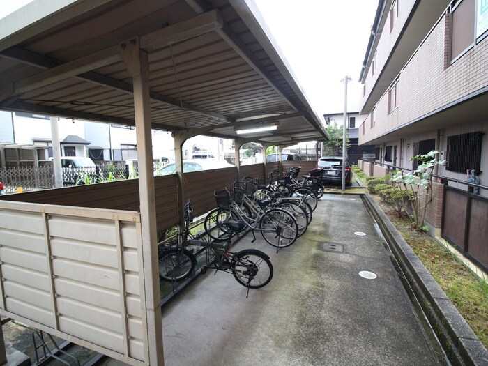 物件外観写真5　(駐輪場)