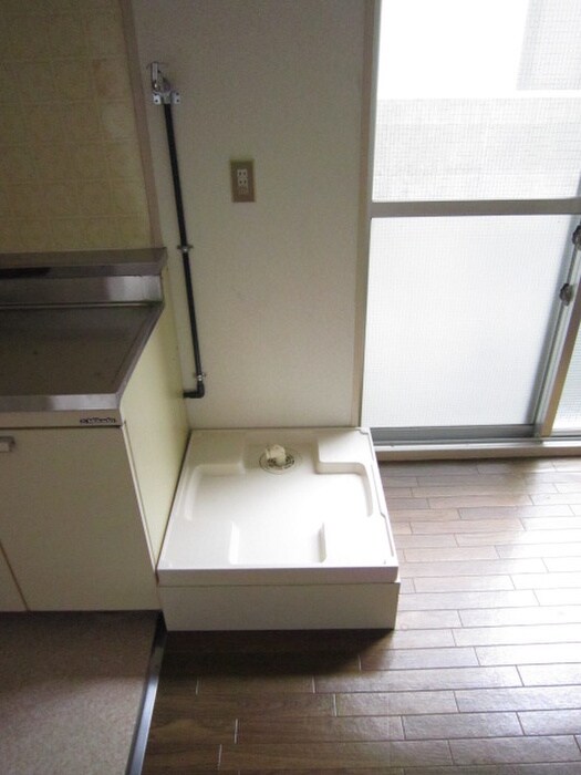 物件内観写真8　(洗濯機置場)