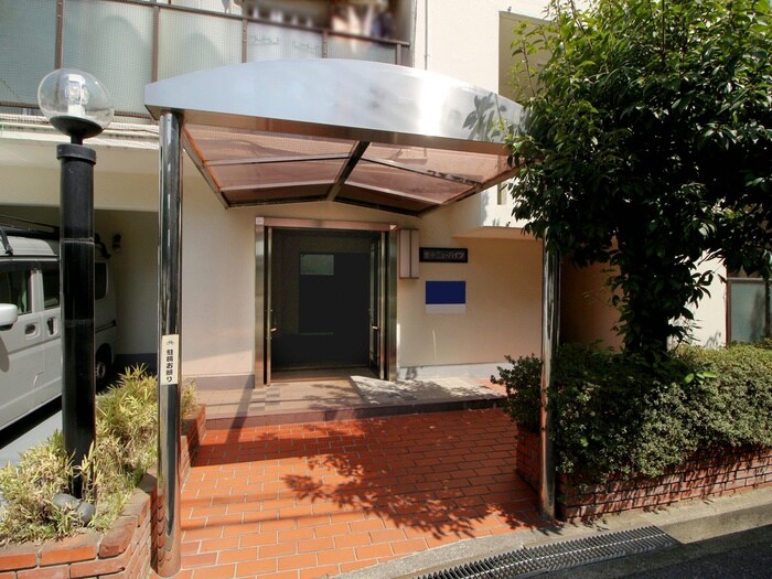 物件外観写真3　(エントランス部分)