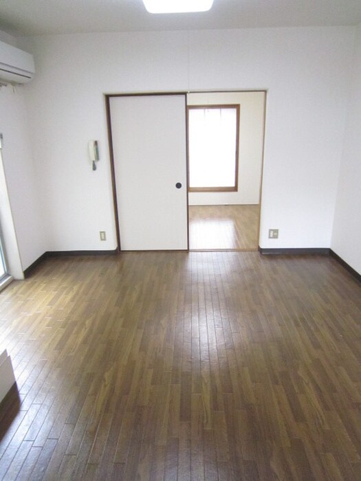 物件内観写真20　(室内からの展望)