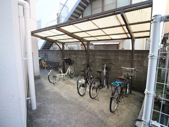 物件外観写真5　(駐輪場)