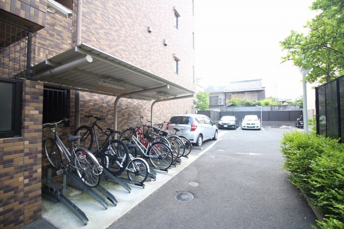 物件外観写真4　(駐輪場)