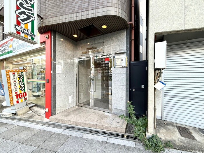 物件外観写真2　(エントランス部分)