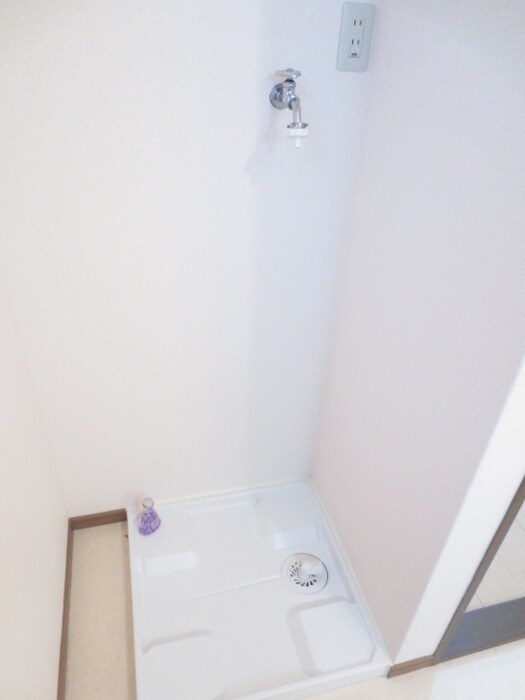 物件内観写真11　(洗濯機置場)