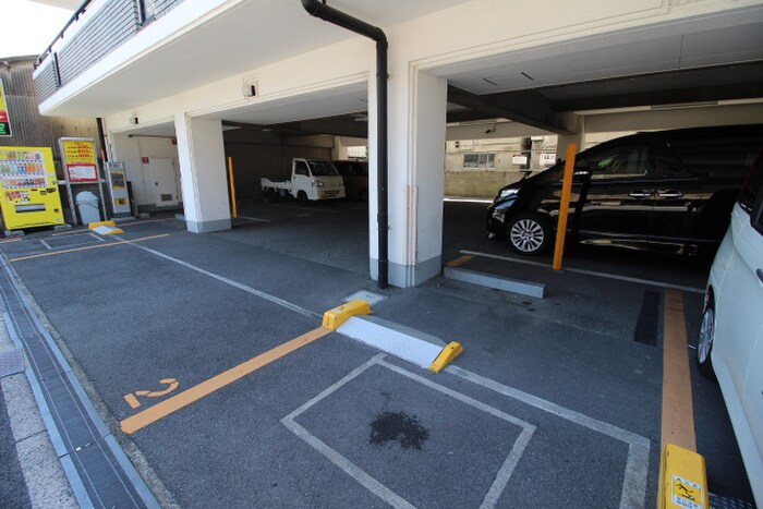 物件外観写真4　(駐車場)