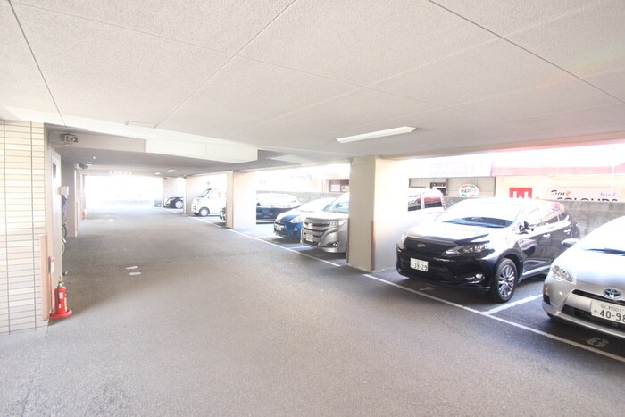 物件外観写真5　(駐車場)