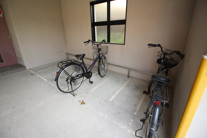 物件外観写真6　(駐輪場)