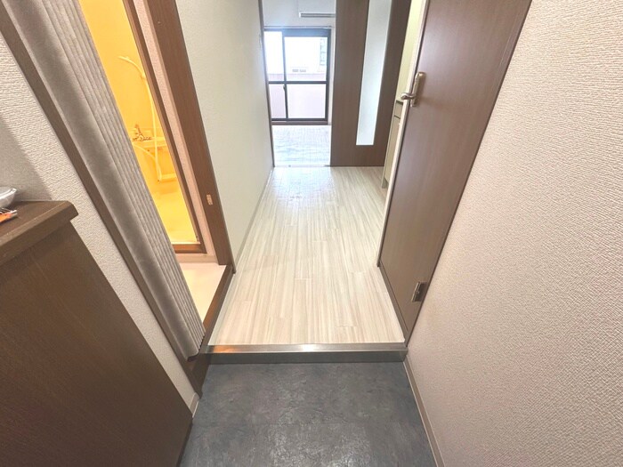 物件内観写真16　(廊下)