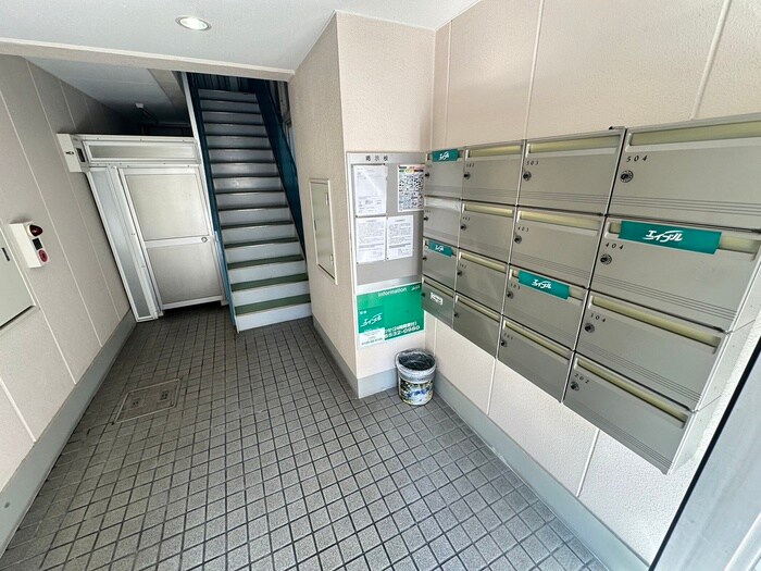 物件外観写真3　(エントランス部分)