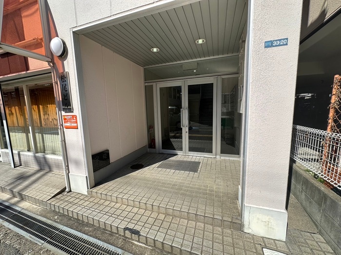 物件外観写真4　(エントランス部分)