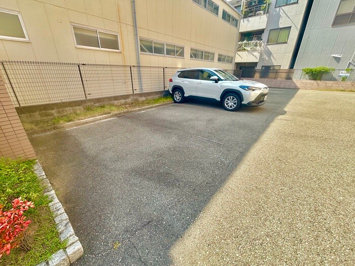 物件外観写真5　(駐車場)