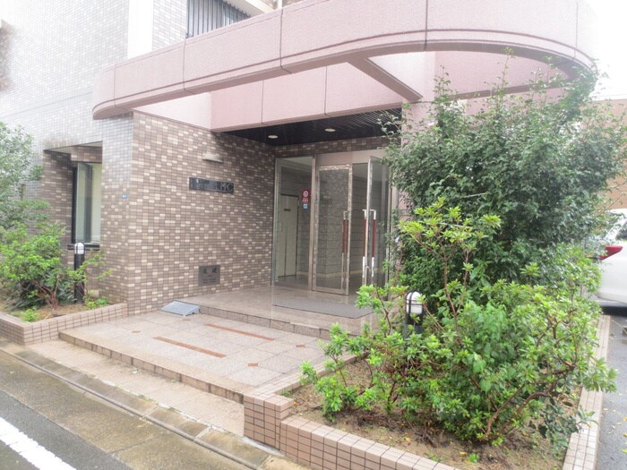 物件外観写真3　(エントランス部分)