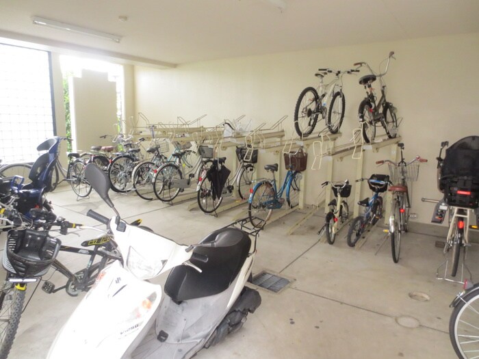 物件外観写真5　(駐輪場)