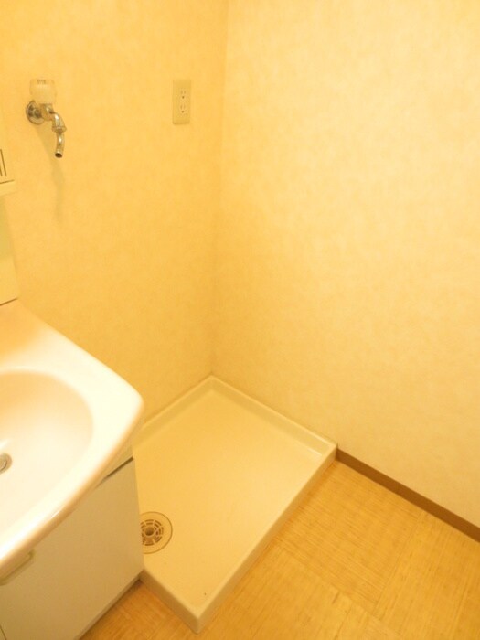 物件内観写真10　(洗濯機置場)