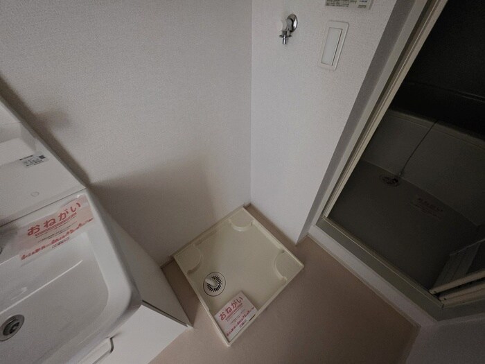 物件内観写真12　(洗濯機置場)