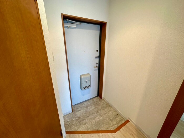 物件内観写真7　(玄関)