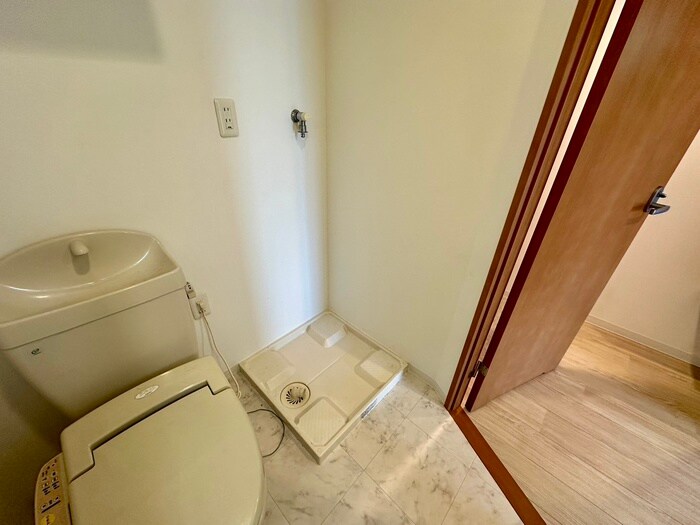 物件内観写真12　(洗濯機置場)