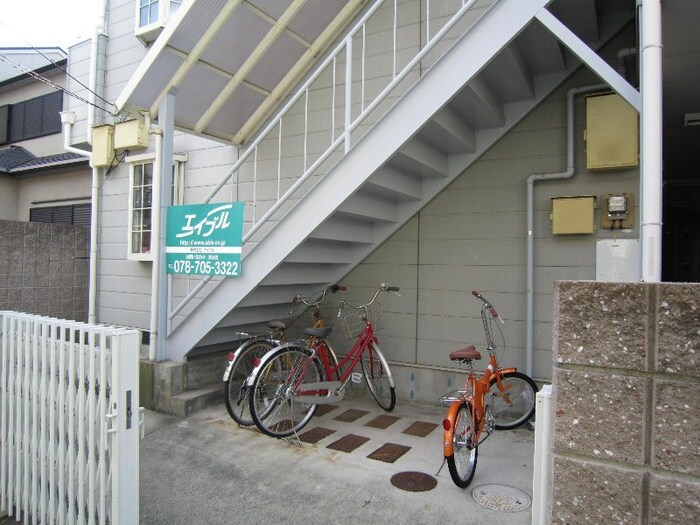 物件外観写真2　(駐輪場)