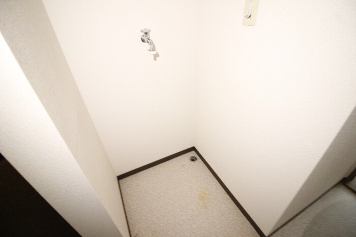 物件内観写真14　(洗濯機置場)