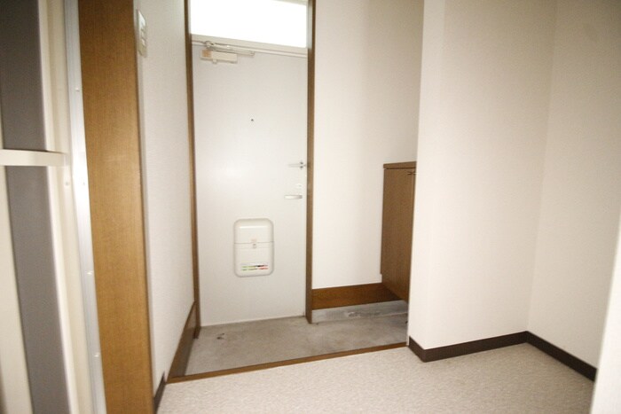 物件内観写真15　(玄関)