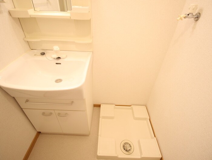 物件内観写真17　(洗濯機置場)