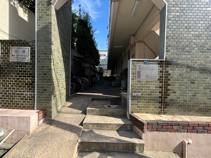 物件外観写真4　(エントランス部分)