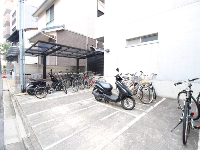 物件外観写真3　(駐輪場)