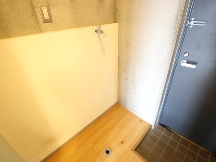 物件内観写真10　(洗濯機置場)