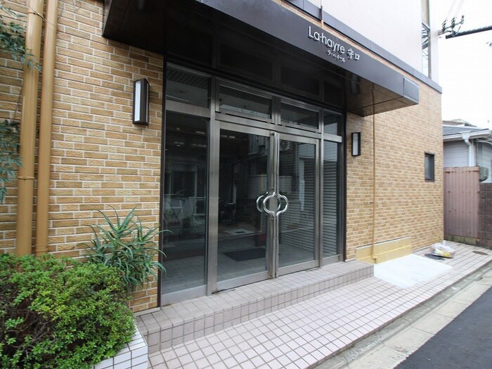 物件外観写真4　(エントランス部分)