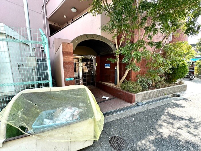 物件外観写真2　(エントランス部分)