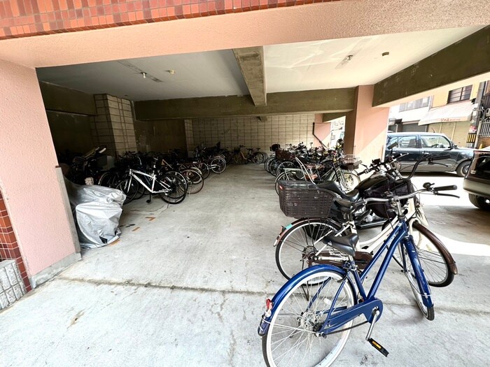 物件外観写真3　(駐輪場)