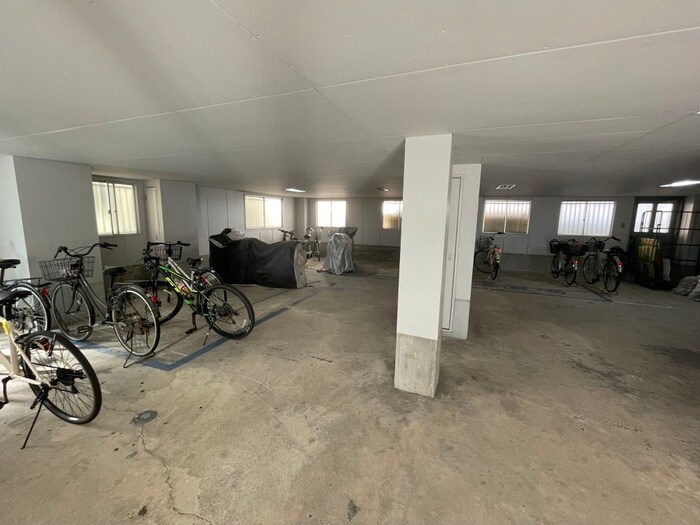 物件外観写真3　(駐輪場)