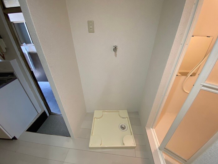 物件内観写真8　(洗濯機置場)